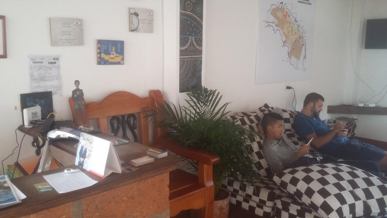 Sergeant Pepper'S Hostel Jardín Eksteriør billede