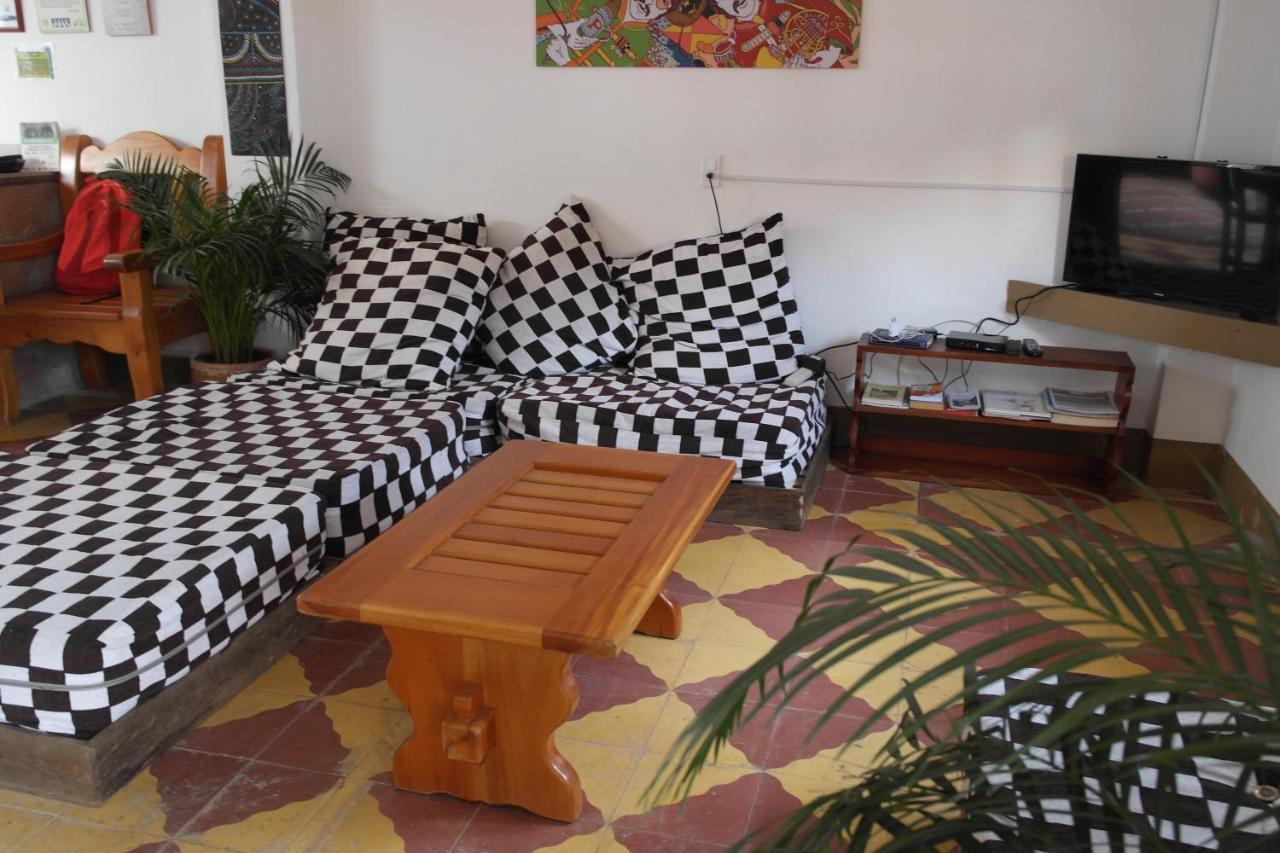 Sergeant Pepper'S Hostel Jardín Eksteriør billede